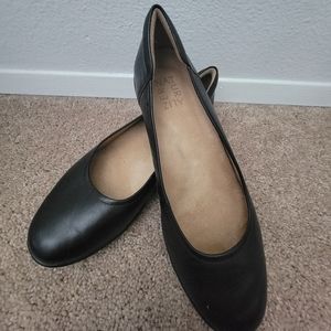 Naturalizer Flexy Black Leather Slip-On, Size 8